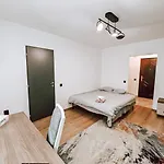 아파트 Charming Hideout- Quiet And Cozy