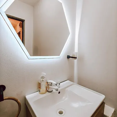 Charming Hideout- Quiet And Cozy *